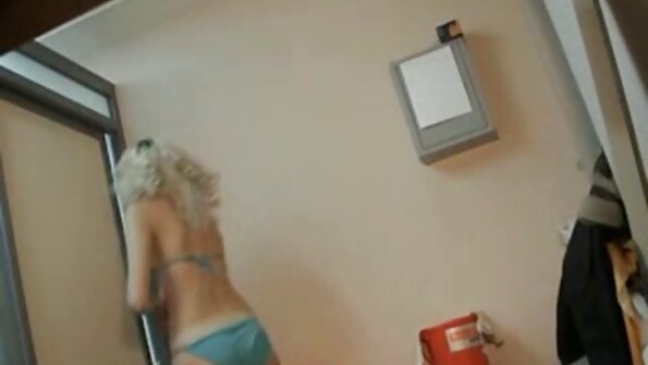 De blonde hoer is erg opgewonden en nederlandse seksfilmpjes ze wil zijn pik diep in haar kont